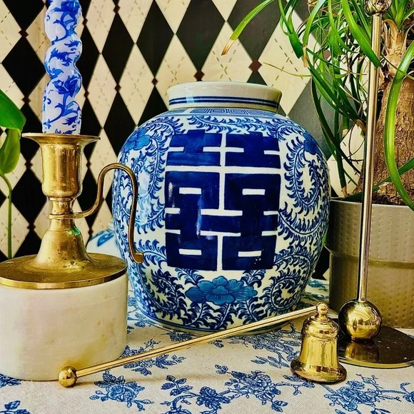 Blue & White Double Happiness Ginger Jar + LID – Hand-Painted Porcelain Prestine - Picture 3 of 8